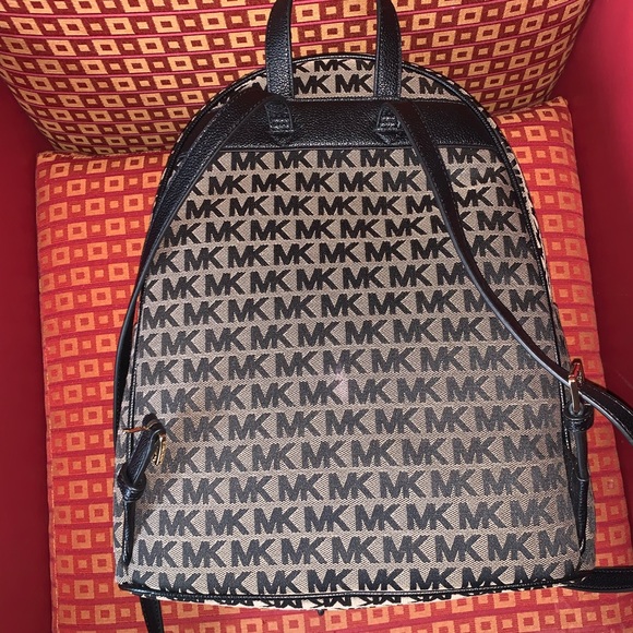 Michael kors backpack - Picture 2 of 5